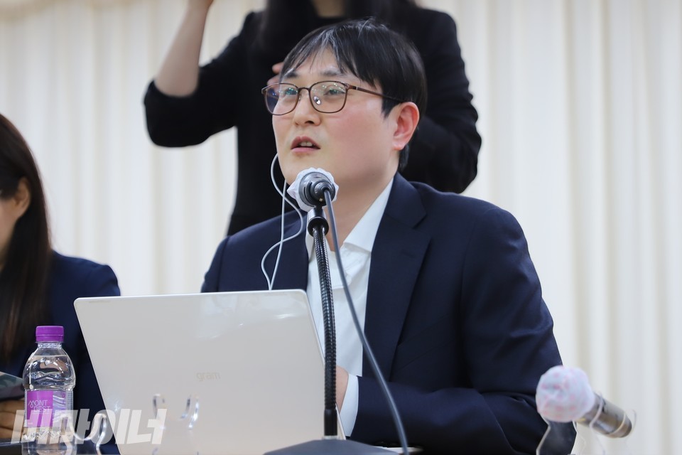 김재왕 변호사가 발언 중이다. 사진 하민지