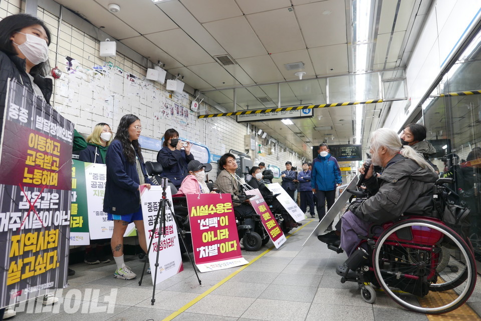 336일 차 선전전을 하는 사람들. 사진 양유진