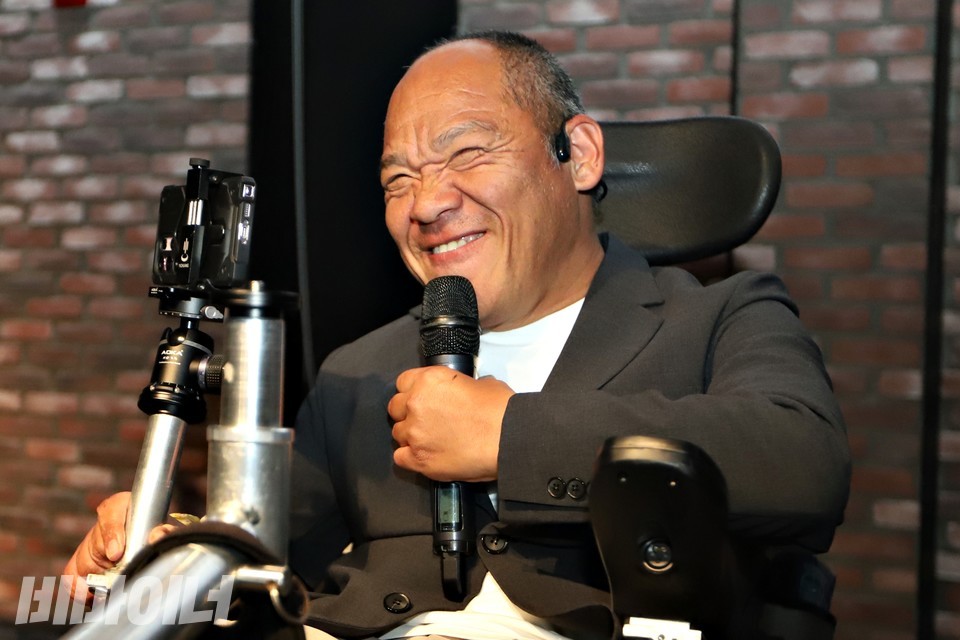 이규식 서울장애인차별철폐연대 상임대표가 환하게 웃고 있다. 사진 하민지