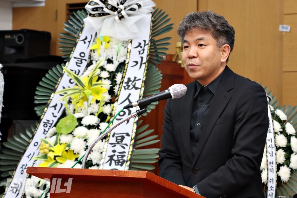 박진옥 나눔과나눔 상임이사가 추모사를 낭독하고 있다. 사진 하민지