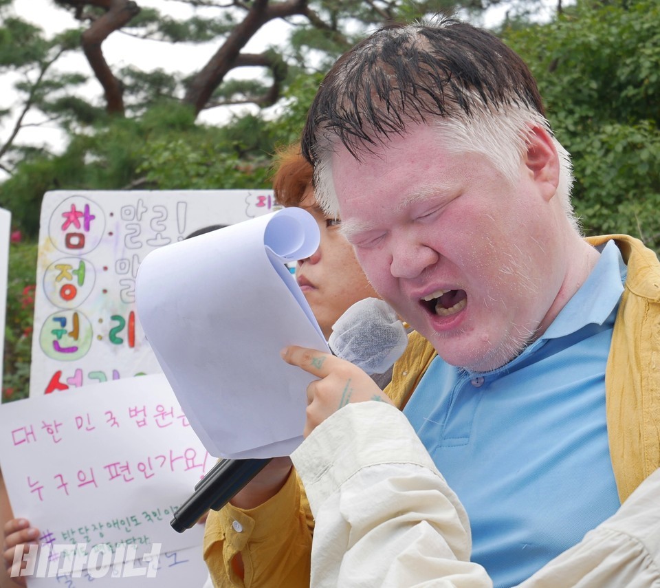 문석영 피플퍼스트서울센터 활동가가 발언 중이다. 사진 하민지