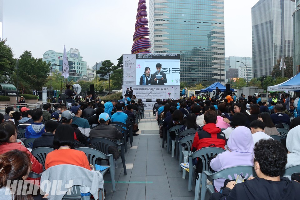 한국피플퍼스트대회는 청계광장 소라탑 인근에서 진행됐다. 사진 하민지