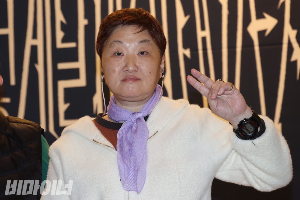 권성은 씨가 카메라를 보며 브이 하고 있다. 사진 하민지