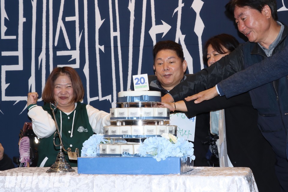 왼쪽부터 양영희 한자협 전 회장, 최용기 한자협 현 회장, 김수정 전국장애인부모연대 부대표, 박해철 공공운수노조 수석부위원