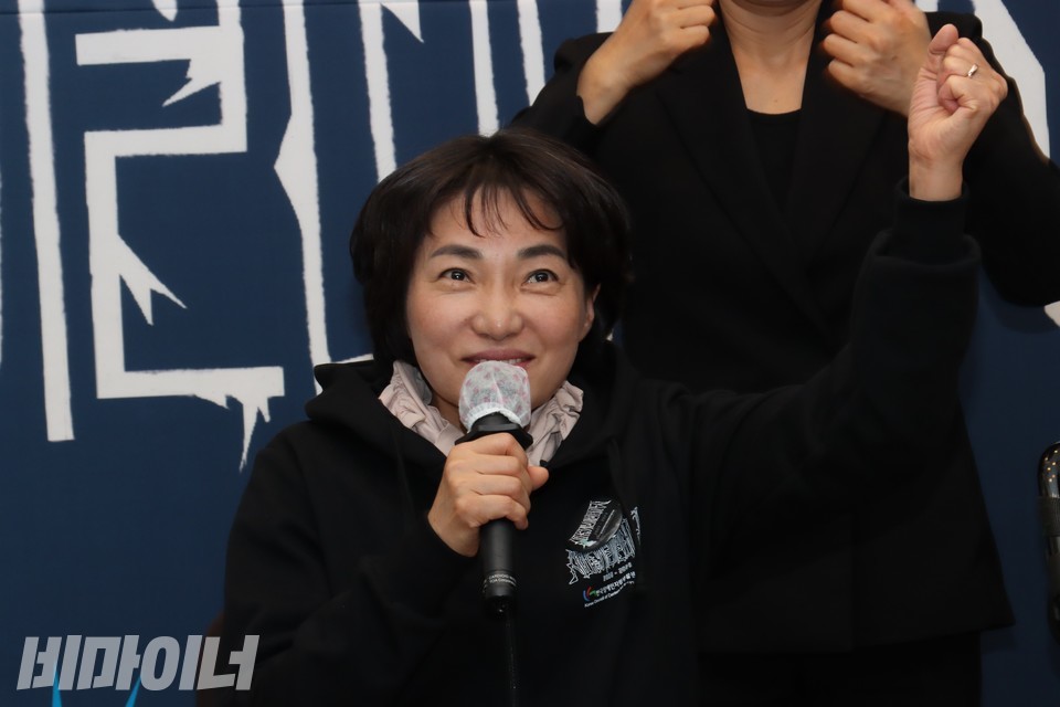 서미화 유달장애인자립생활지원센터 소장이 “투쟁”을 외치고 있다. 사진 하민지