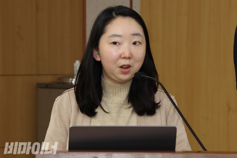 류다솔 민주사회를 위한 변호사모임 변호사가 법안 내용을 설명 중이다. 사진 하민지