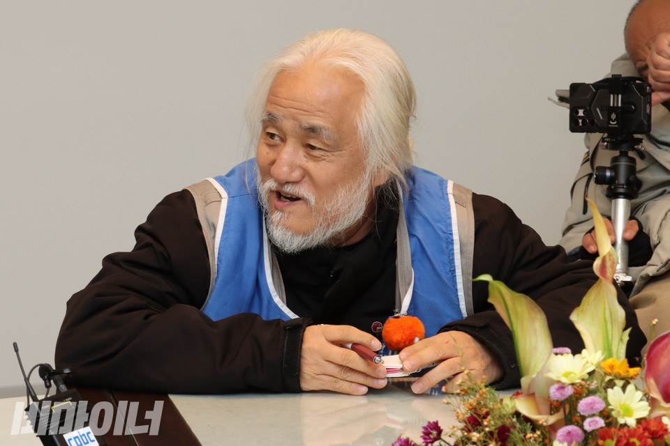 박경석 전장연 상임공동대표가 면담에서 발언 중이다. 사진 하민지