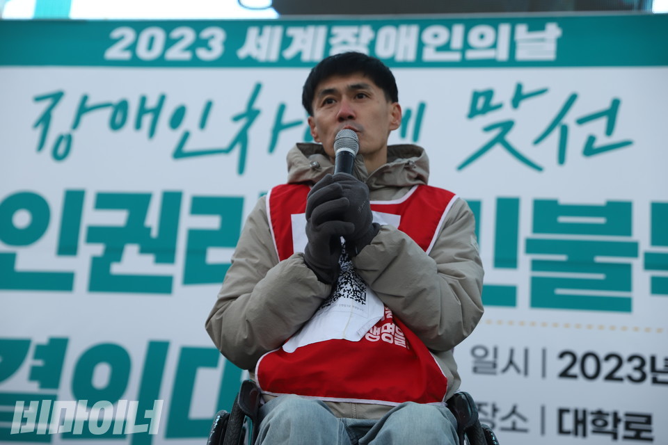 정기열 경기장애인자립생활센터협의회 회장이 발언하고 있다. 사진 강혜민