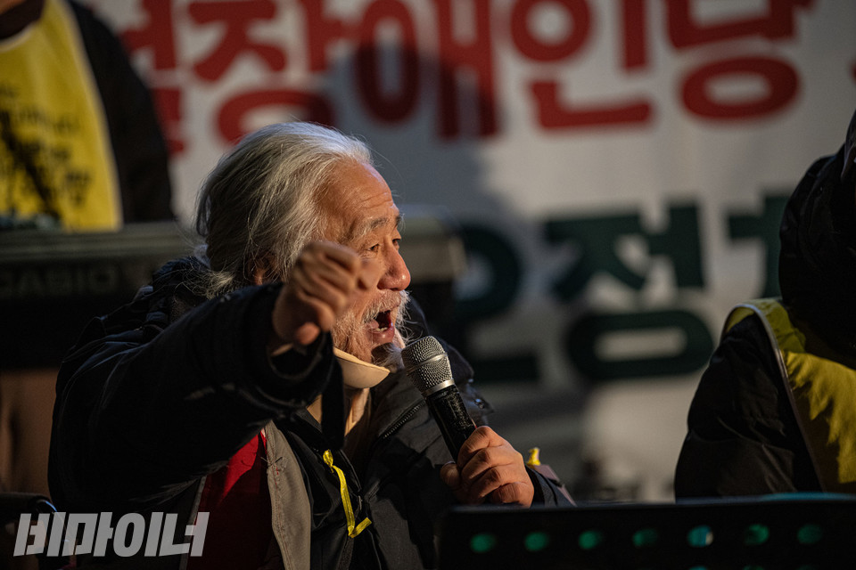 어깨꿈밴드가 공연하고 있다. 사진 조진섭