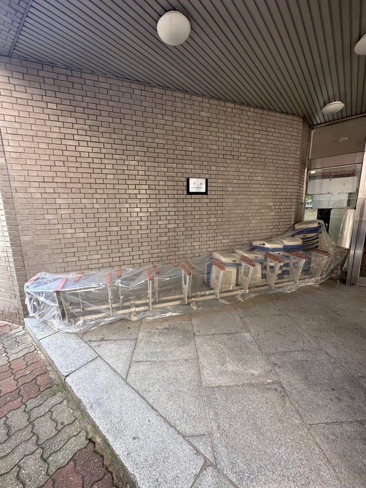 국립정동극장 세실에서 탈거한 좌석들 ©2023 SPAF