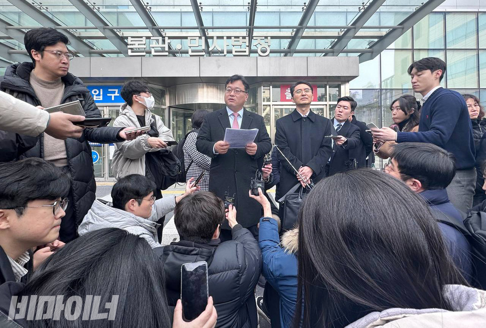주호민 작가의 입장 발표가 끝난 후, 특수교사 측 변호인단은 항소 의사를 밝혔다. 사진 강혜민 