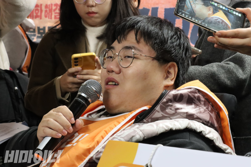 노지성 대구장애인차별철폐연대 활동가가 발언을 하고 있다. 사진 김소영