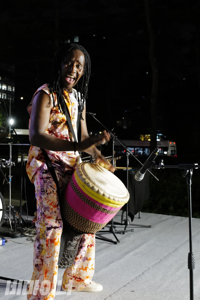 문화제에서 쿨레칸이 공연하고 있다. 사진 최인기