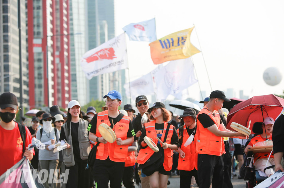 전동행진하는 사람들. 사진 최인기