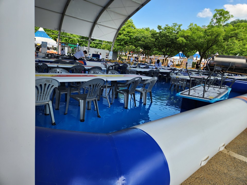 휠체어 이용자는 들어갈 수 없는 수상식음존. 사진 대구장차연