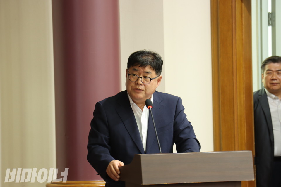 지난 10일, 권익위는 한국카리타스, 주호영 국민의힘 의원실과 함께 ‘발달장애인의 맞춤형 돌봄 지원 방안 제도개선 공개토론회’를 국회의원회관에서 개최했다. 윤효석 권익위 전문위원이 발표하고 있다. 사진 김소영