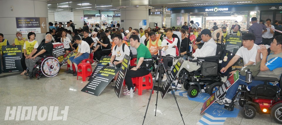 제3회 장애시민 권리 페스티벌에 참가한 사람들. 사진 하민지