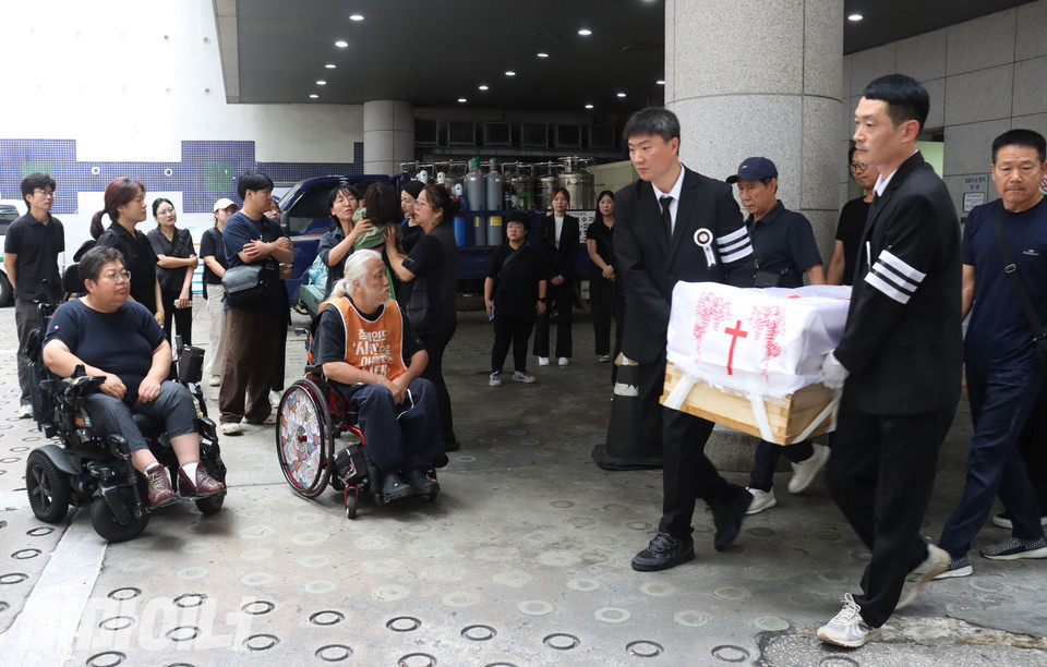 발인하는 날의 아침 풍경. 사진 강혜민