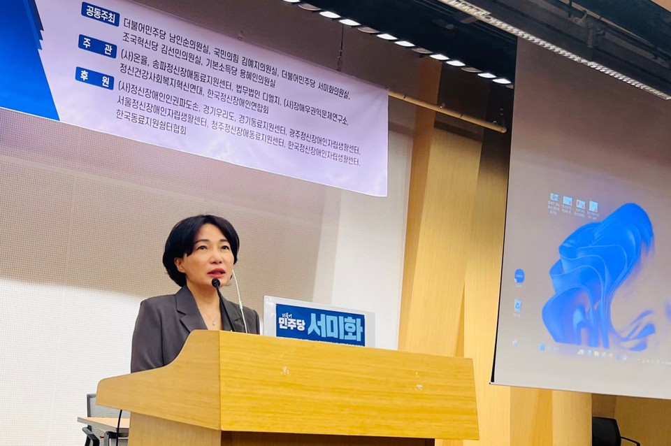 더불어민주당 서미화 의원은 법안 개정과 정부의 정책 변화를 이끌기 위한 노력을 약속했다. 사진 김진이