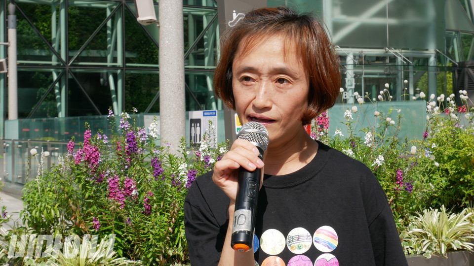 김미현 이음장애인자립생활센터 활동가가 기자회견에서 발언하고 있다. 사진 하민지