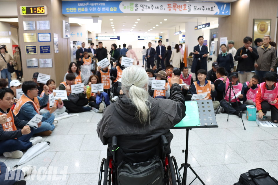 박경석 전국장애인차별철폐연대 상임공동대표가 발언하고 있다. 사진 김소영