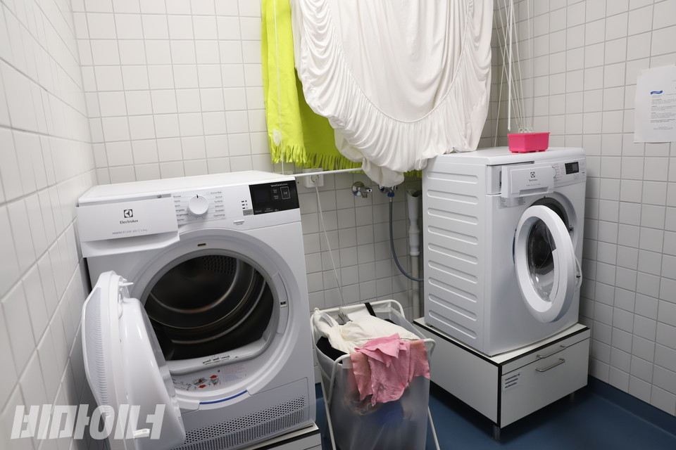 다이아몬드 학교에 있는 세탁실. 학생들이 세탁과 건조를 직접 연습해 볼 수 있도록 한다. 사진 김소영