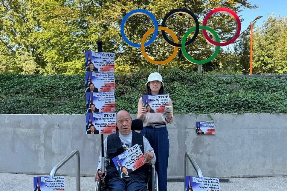 8월 27일, 이규식 서울장애인차별철폐연대 상임공동대표와 정혜란 한국장애포럼 활동가가 스위스에 있는 IOC(국제올림픽위원회)를 방문했다. 사진 전장연 제공