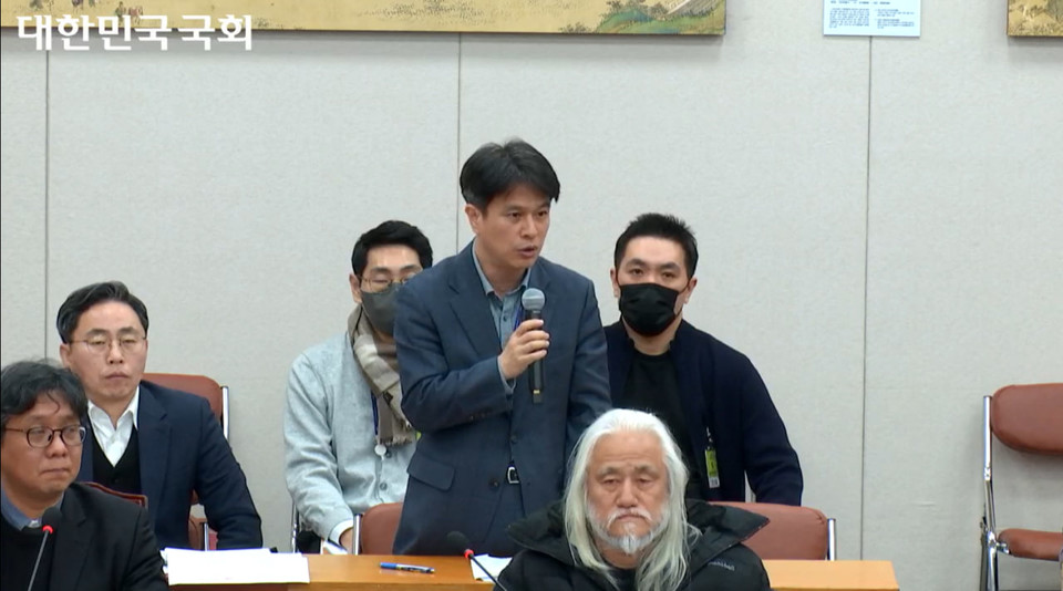 질의에 답변하고 있는 최창익 교육부 평생직업교육정책관. 사진 국회 인터넷의사중계시스템 생중계 캡처