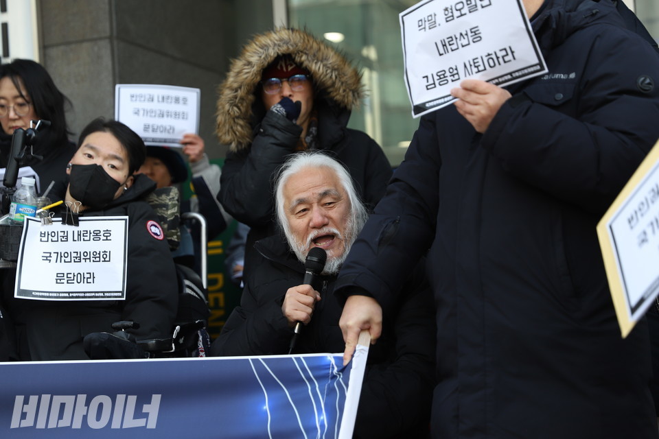 기자회견에 참석한 박경석 전국장애인차별철폐연대 상임공동대표가 발언하고 있다. 사진 김소영