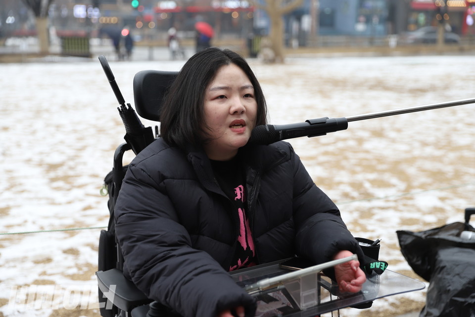 진은선 장애여성독립생활센터[숨] 소장이 발언하고 있다. 사진 김소영