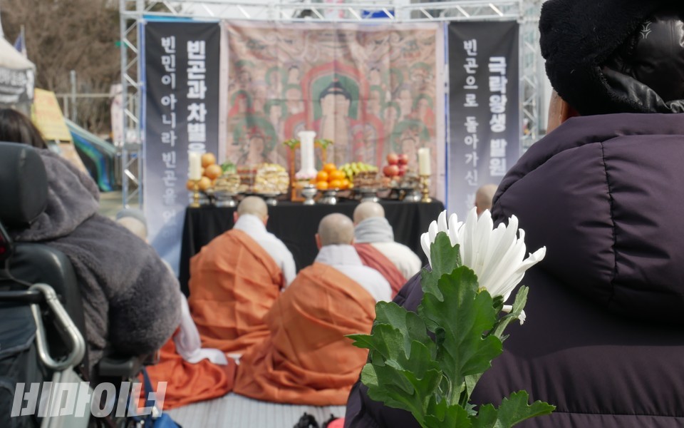조계종사회노동위원회 기도회가 진행되고 있다. 사진 하민지