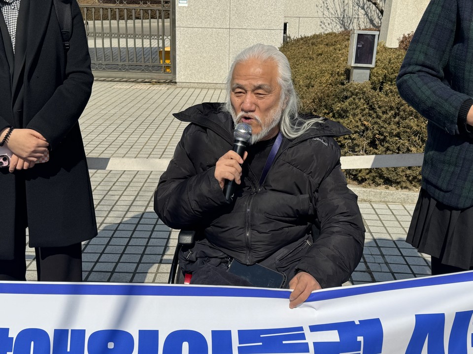 박경석 전장연 대표가 발언하고 있다. 사진 전장연 제공
