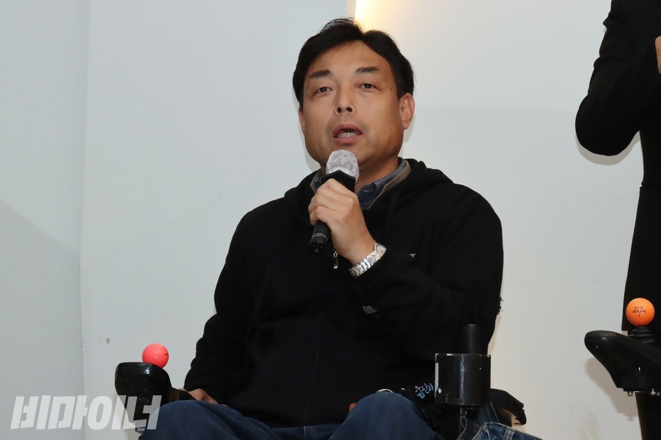 2023년, 김용섭 강원장애인자립생활센터협의회 회장이 한자협 20주년 기념식에서 발언하고 있다. 사진 하민지