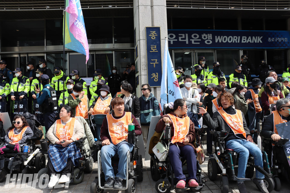 목적지인 종로구청에 무사히 도착한 행진 대오. 사진 김소영