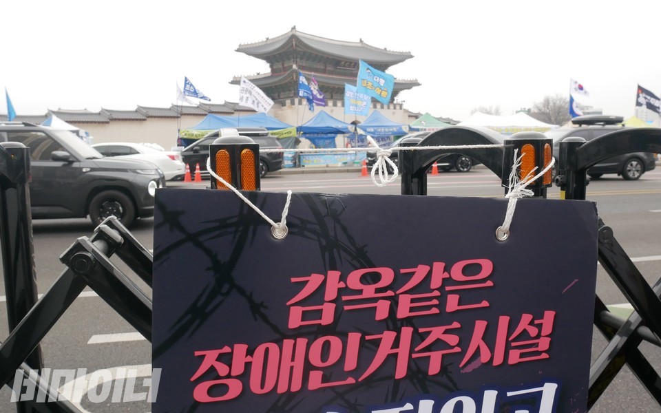 광화문광장의 집회현장. 사진 하민지