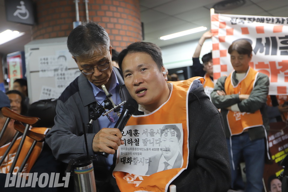 추경진 전국탈시설장애인연대 서울지부 공동대표가 발언하고 있다. 사진 김소영