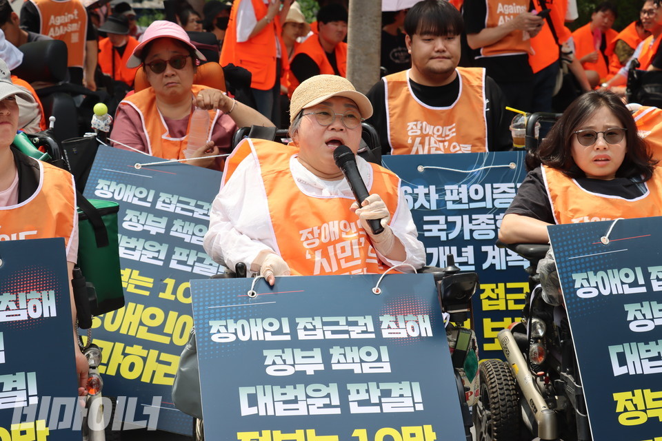 박김영희 장애인차별금지추진연대 대표가 발언하고 있다. 사진 김소영