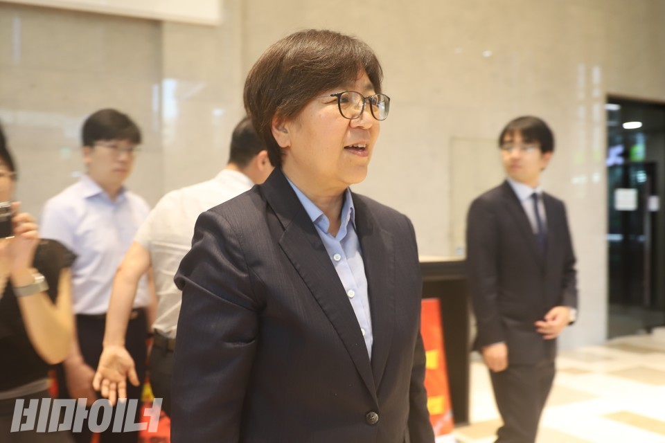 지난 3일, 정은경 복지부 장관 후보자가 공투단 단식자들을 향해 발언하고 있다. 사진 하민지 