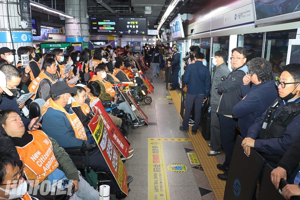 서울역 기자회견 현장. 사진 하민지