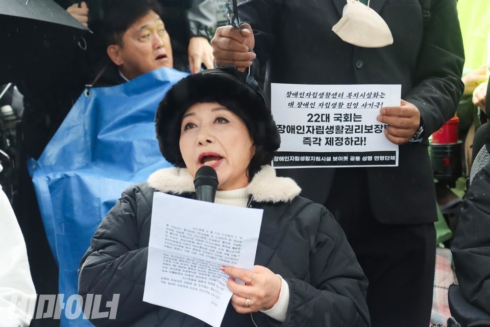 장진순 한국장애인자립생활센터총연맹 회장이 발언하고 있다. 사진 김소영