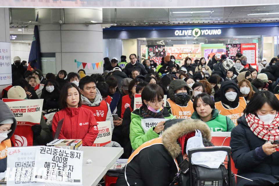 전장연의 내란척결 문화제에 참여 중인 노동당과 녹색당 대표단. 사진 이재민