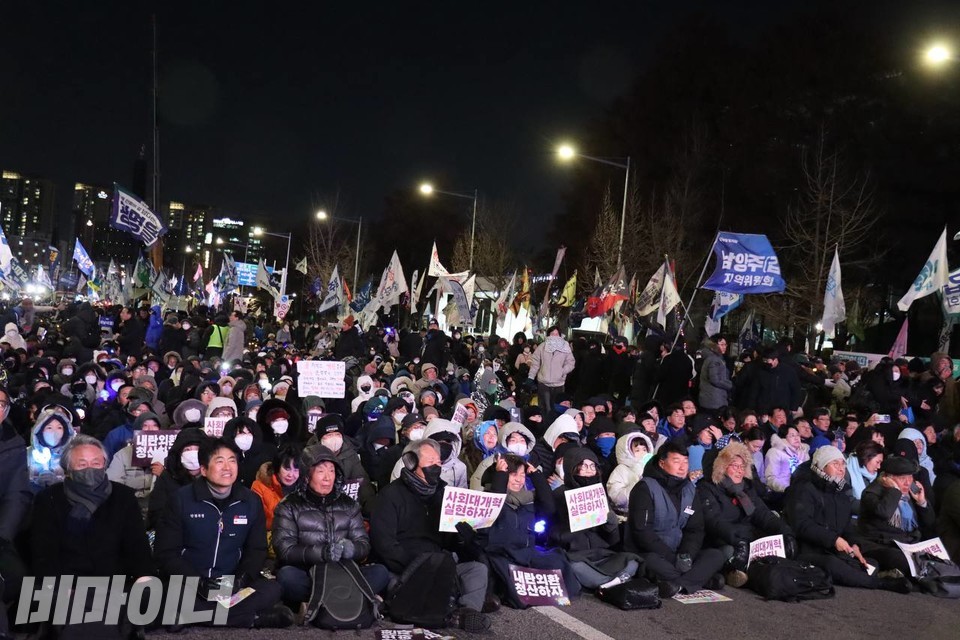 국회의사당 앞에서 열린 시민대행진 전경. 사진 이재민.