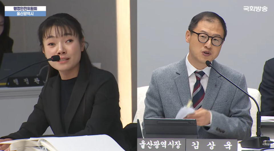 21일 국회 행정안전위원회 국정감사에서 김상욱 울산시장(오른쪽)에게 질의하는 김예지 국민의힘 의원(왼쪽). 사진 국회방송 생중계 캡처